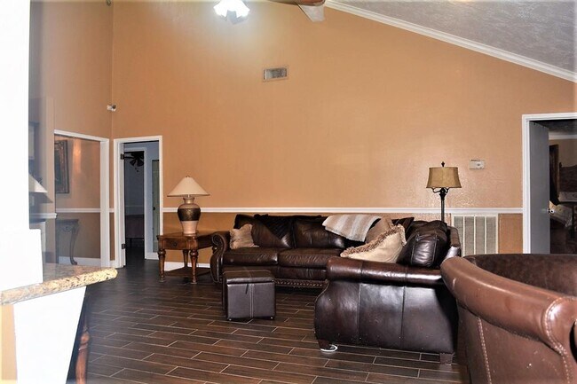 Building Photo - 12542 Wrenthorpe Dr