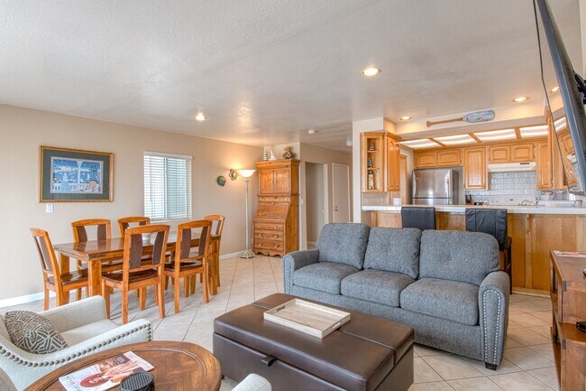 Building Photo - 3703 Seashore Dr