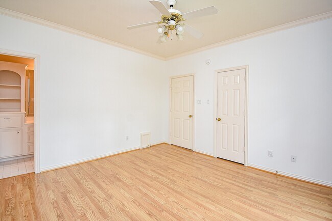 Building Photo - 4813 Holly St