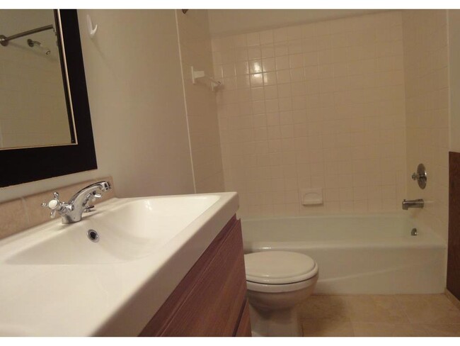 Building Photo - 4514 Quantico Ln N