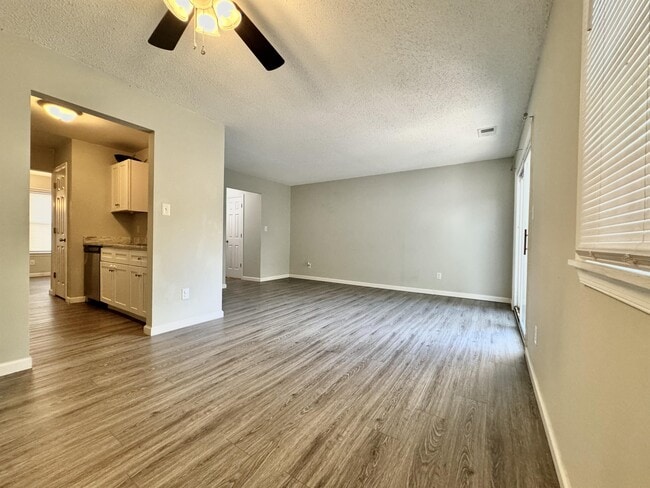 Building Photo - 3467 Waltham Cir