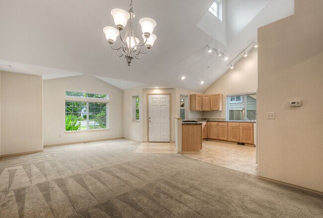 Building Photo - Bright & Spacious Home in the Heart of Bur...