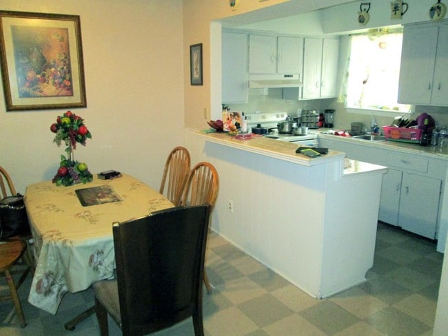 Building Photo - East Villa Apartments