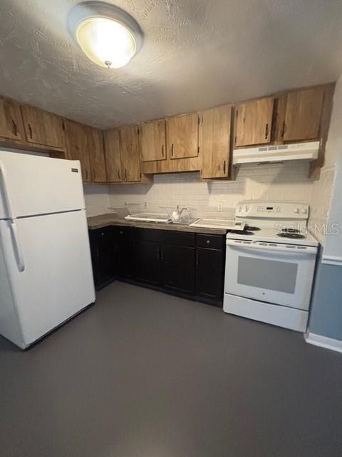 Building Photo - 2004 E Genesee St