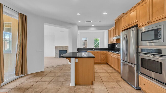 Building Photo - 1023 Via Fortuna