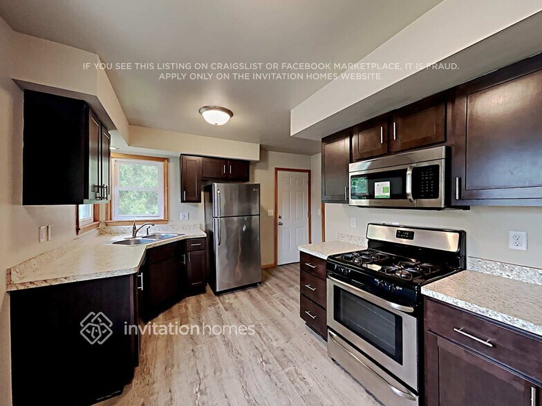 Building Photo - 3015 Dakota Ave S