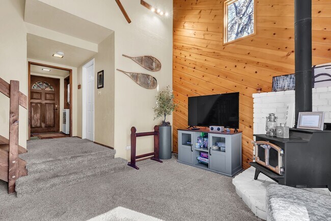 Building Photo - Available for $2,100/month unfurnished or $2,200/month furnished.