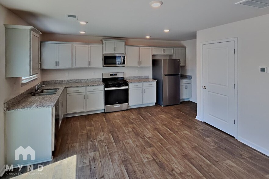 Building Photo - 2140 Redstone Dr