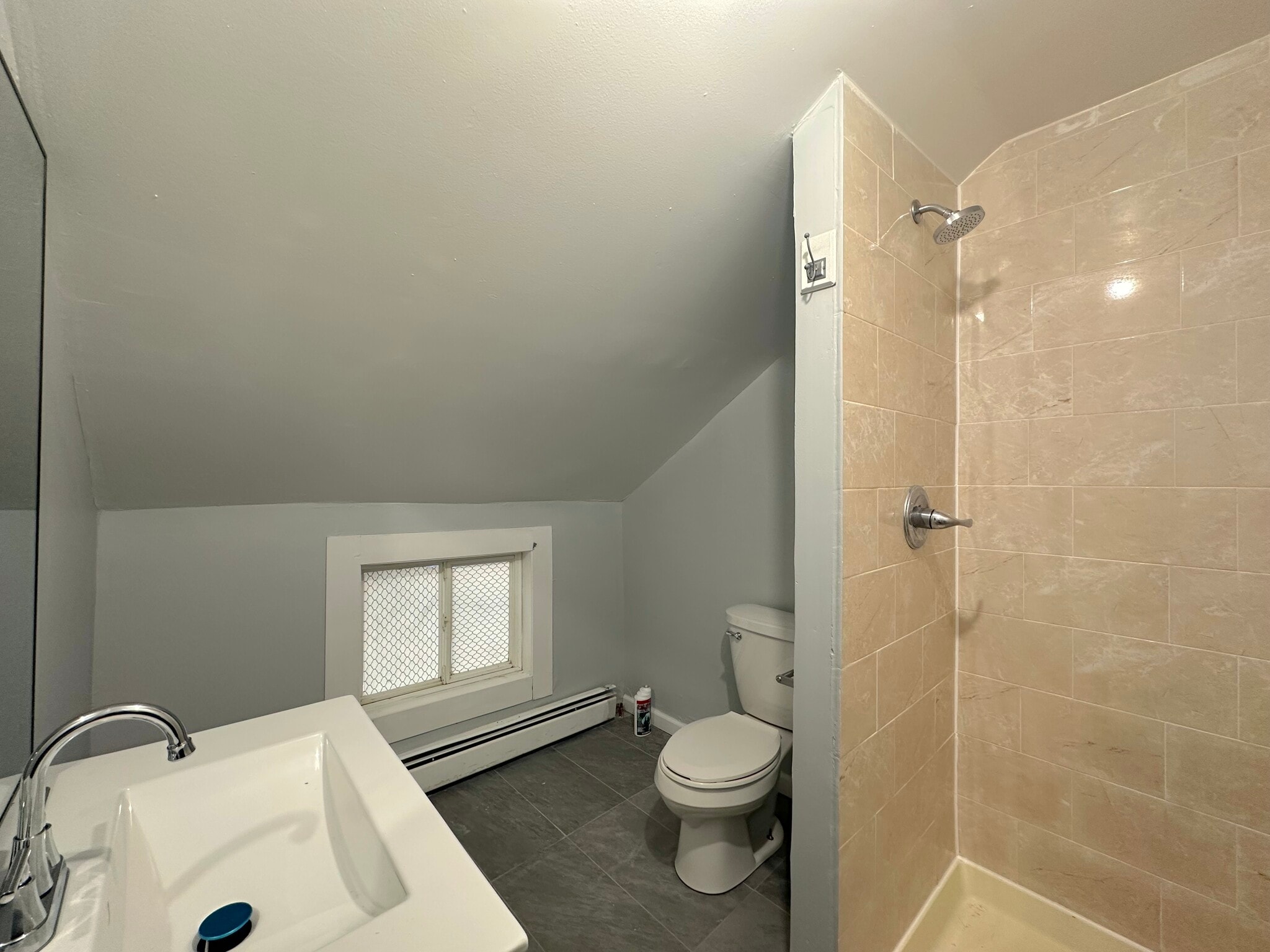 Building Photo - 163 Chambers St