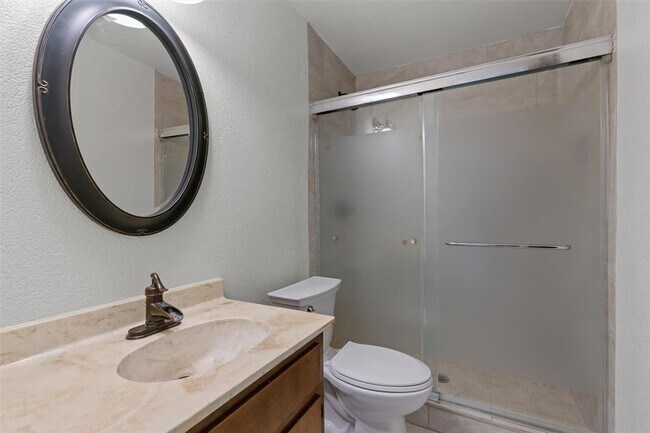 Building Photo - 209 E Rector St