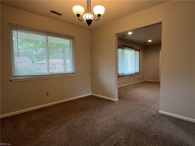 Building Photo - 3905 Brentwood Crescent