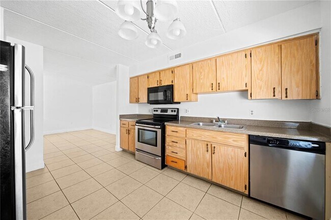 Building Photo - 702 Michigan Ct