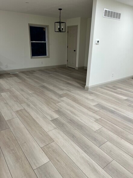 Building Photo - 1930 Elna Kay Dr