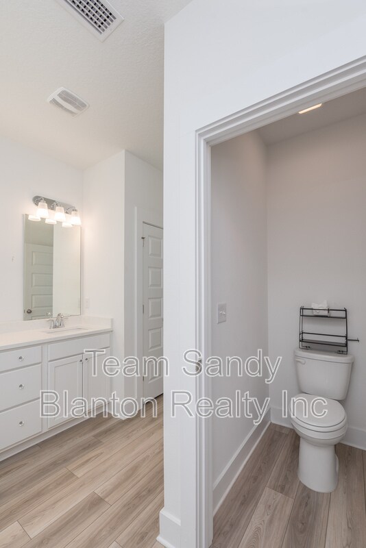 Building Photo - 874 Windhill Dr