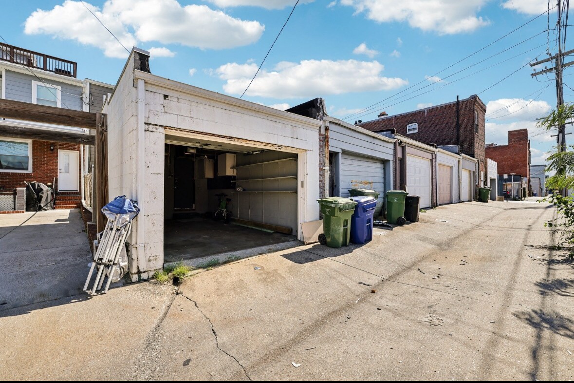 Garage 2 - 260 S Highland Ave