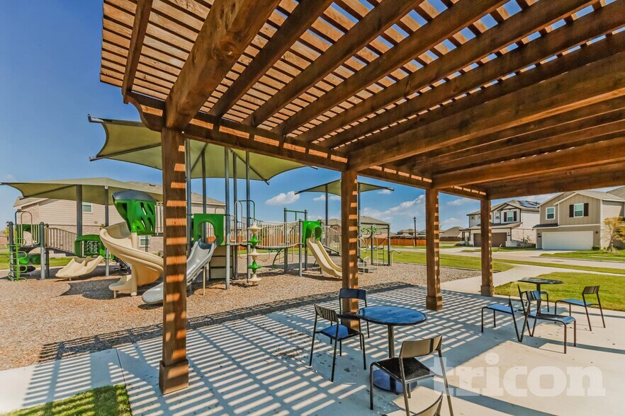 Building Photo - 2415 Carlow Ln