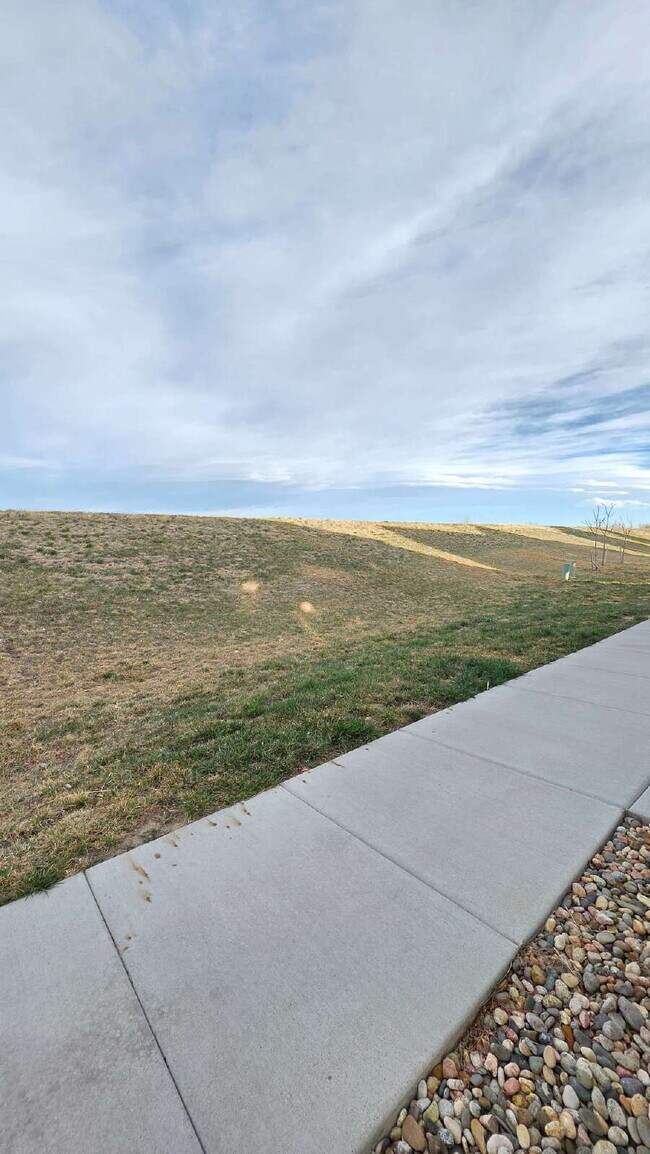 Building Photo - Lorson Ranch 5 bedroom Townhouse near military bases