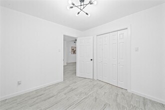 Building Photo - 12007 Sharpcrest St