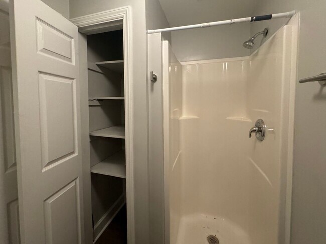 Building Photo - 1 Bedroom with water and electric included close to downtown Morganton!