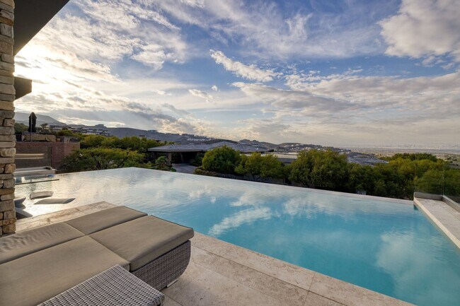 Building Photo - 675 Scenic Rim Dr