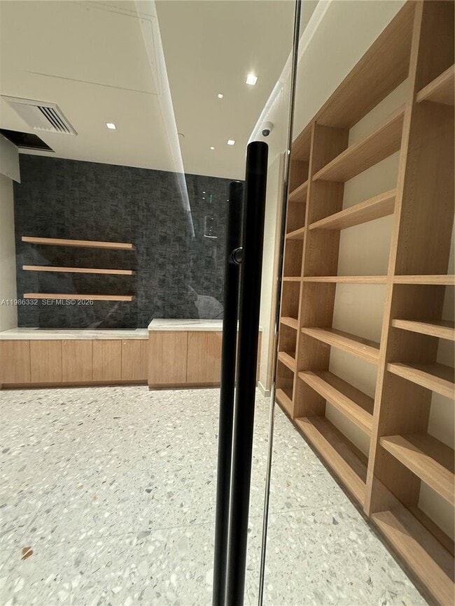 Building Photo - 77 SE 5th St