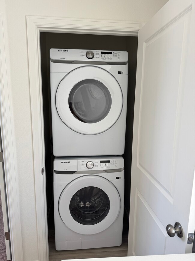 Building Photo - 10339 Vaughn Way