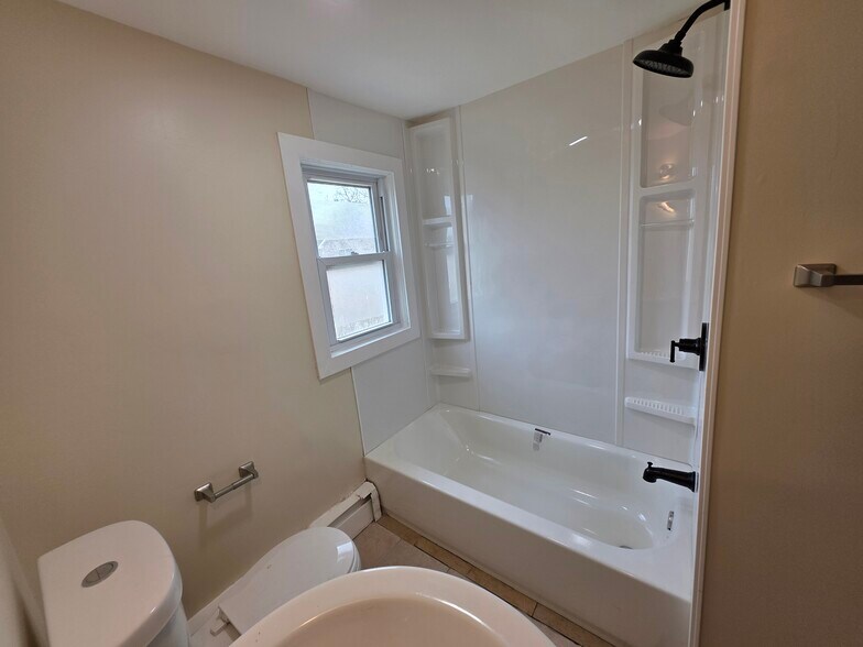 Bathroom - 2092 US Highway 1