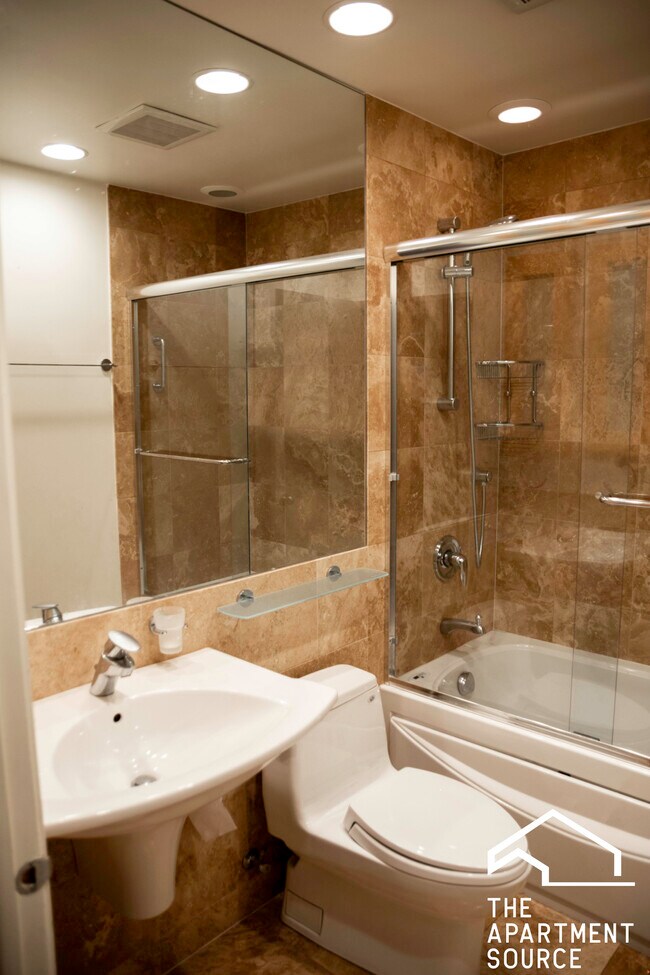 Building Photo - 1810 N Fremont St