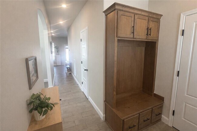 Building Photo - 3670 Macintosh Way