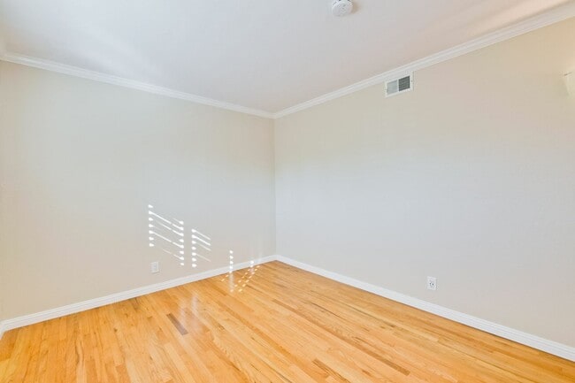 Building Photo - Stylish San Jose Home and Private Yard