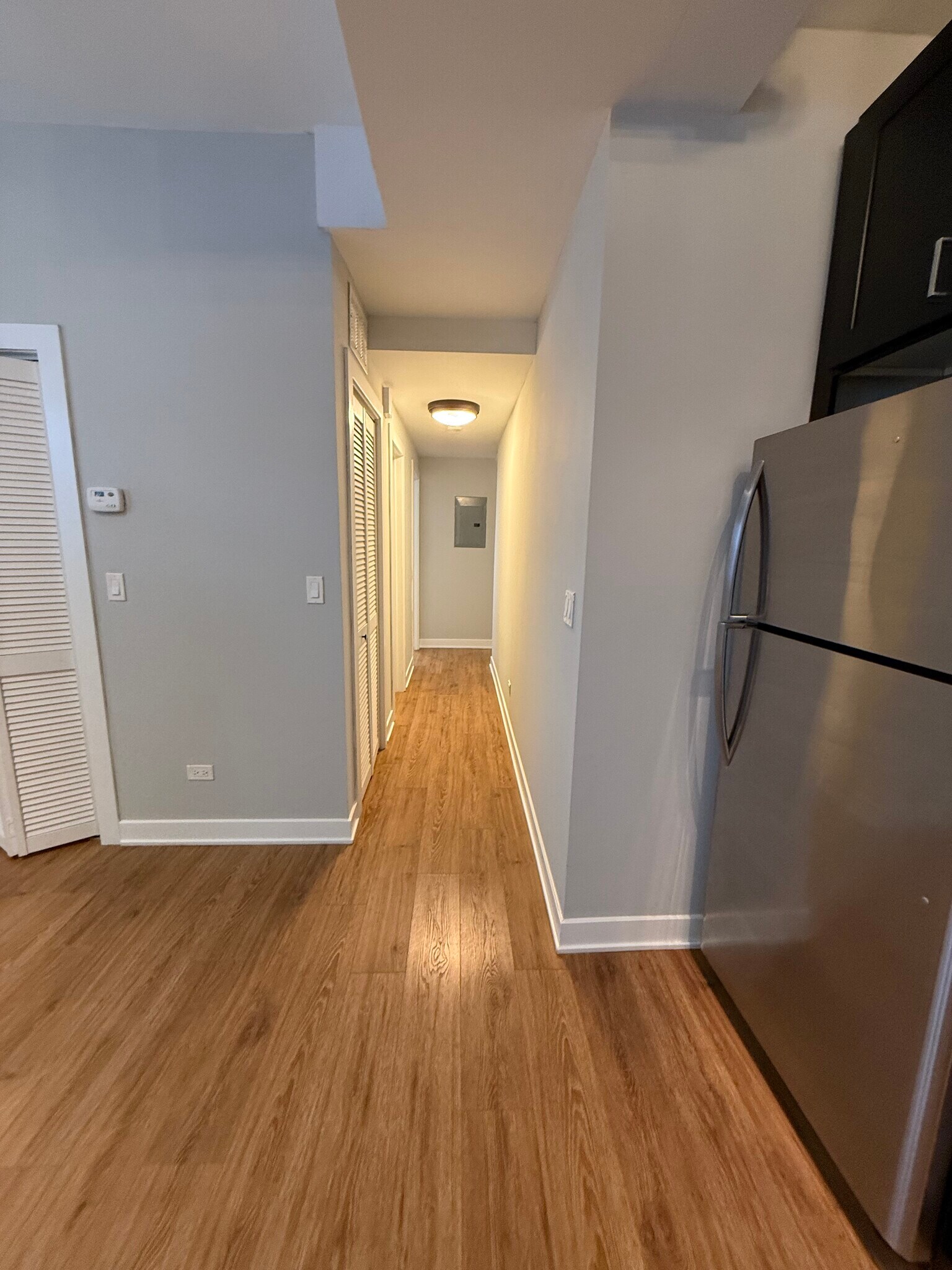 Building Photo - 2215 W Eastwood Ave