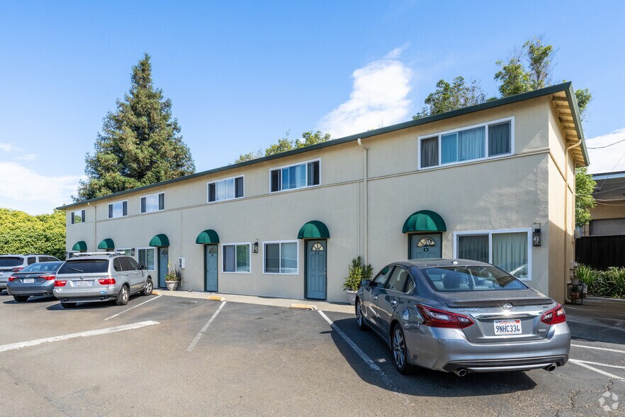 Exterior - Holiday Orchard Apartments