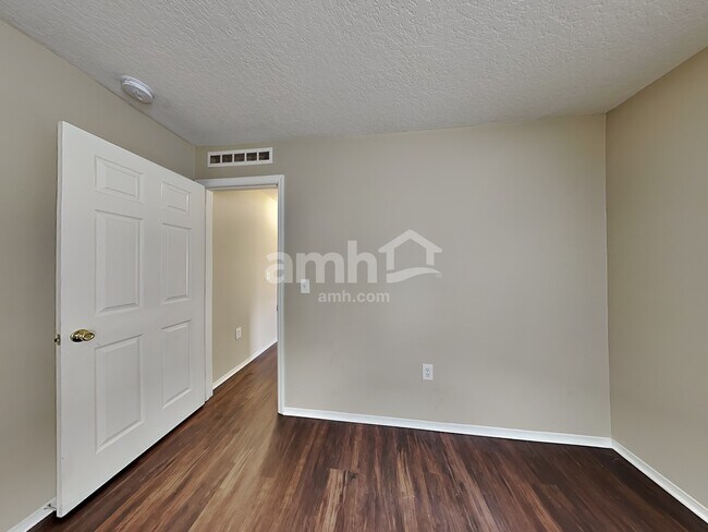 Building Photo - 2325 Ole Hickory Dr