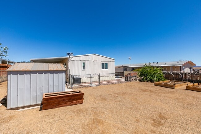 Building Photo - Beautifully Remodeled Boulder City Home with Spacious Backyard Retreat