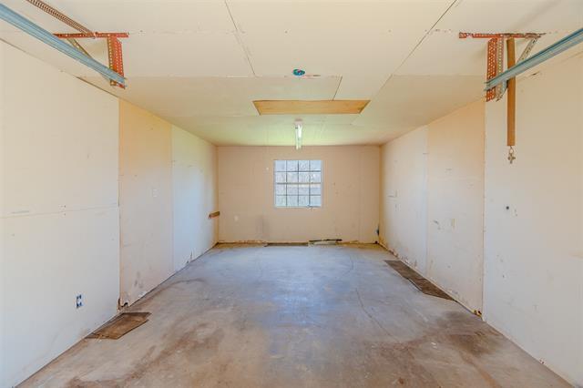 Building Photo - 600 NE 11th St