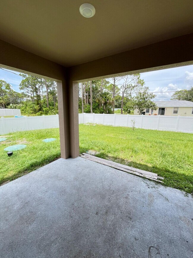 Building Photo - 1570 San Filippo Dr SE