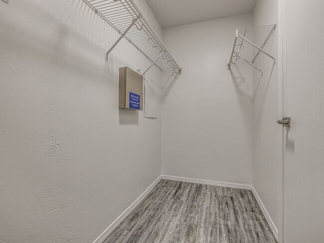 Building Photo - Beautiful remodeled home in Edmond + 4 bedrooms + 2 bathrooms + Valencia Neighborhood