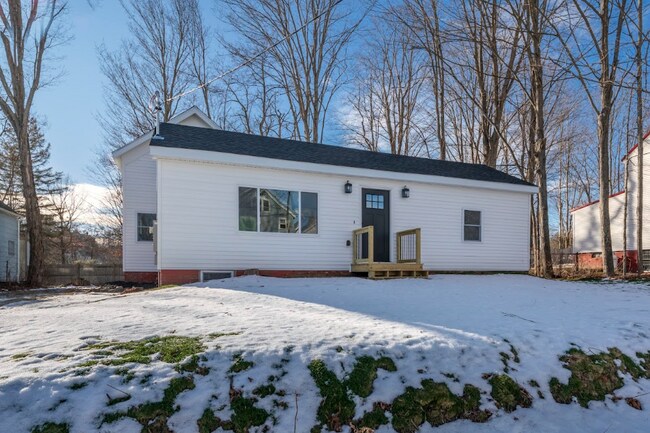 Building Photo - 17 Bridge St