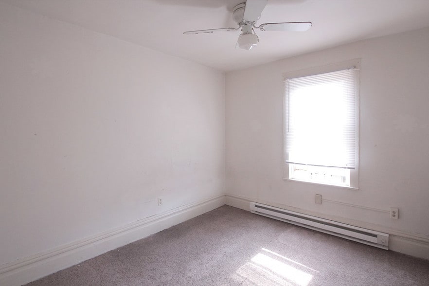 Building Photo - 525 Jeanette St