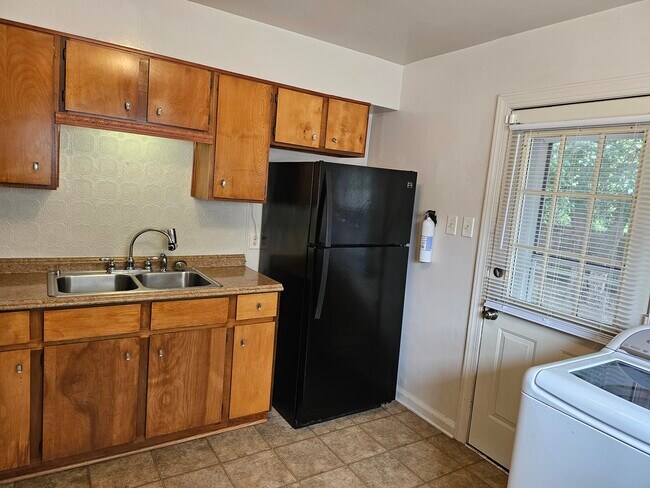 Building Photo - 3002 Woodrow St