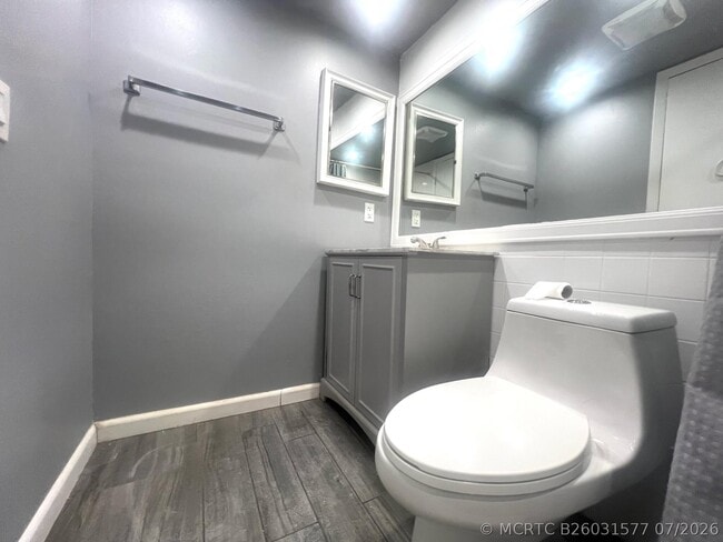 Building Photo - 517 Mansfield M