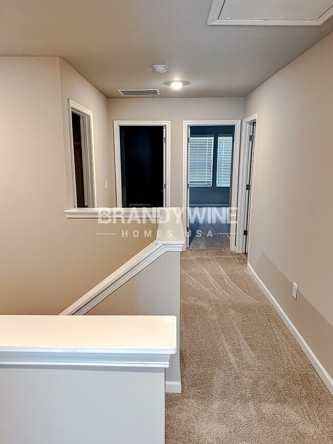 Building Photo - LUXURY COMMUITY! CRESTVIEW at Towne Lake!!...