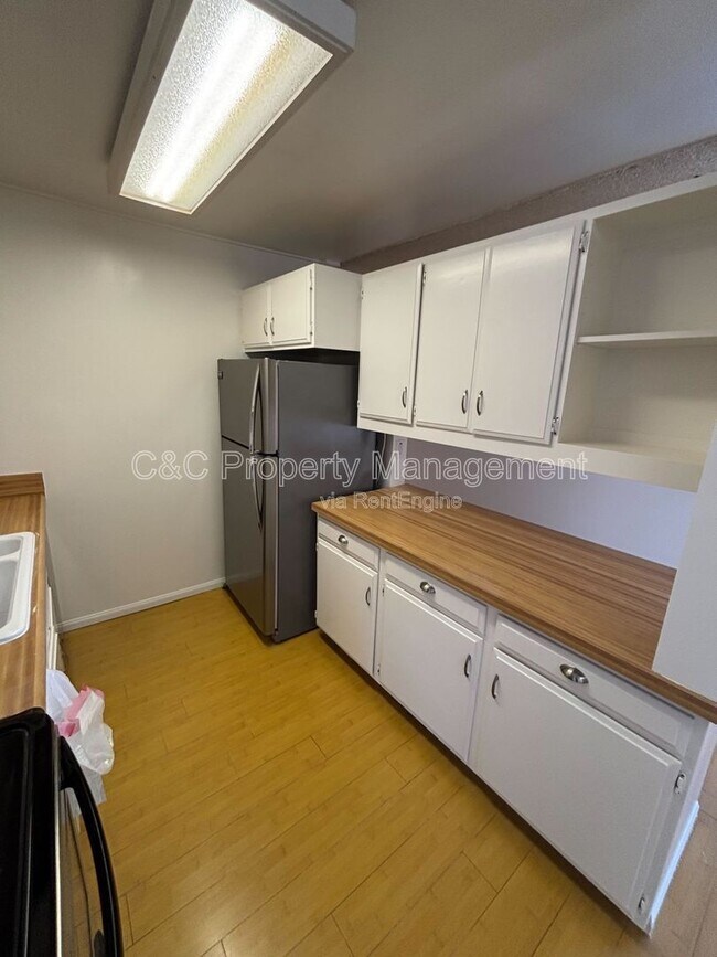 Building Photo - 802 Camino Real