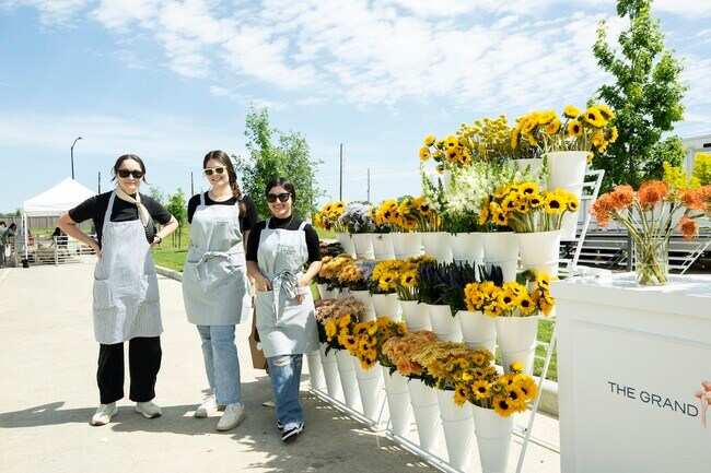 Building Photo - 29039 Grazing Plns Ln