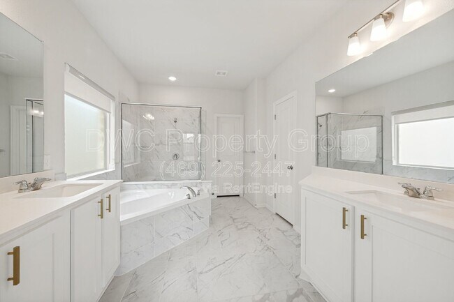 Building Photo - 16712 Hidden Cove Dr