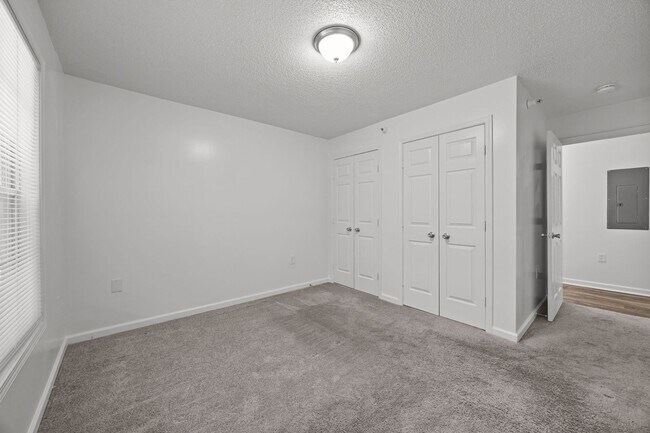 Building Photo - Two Bedroom Apartment