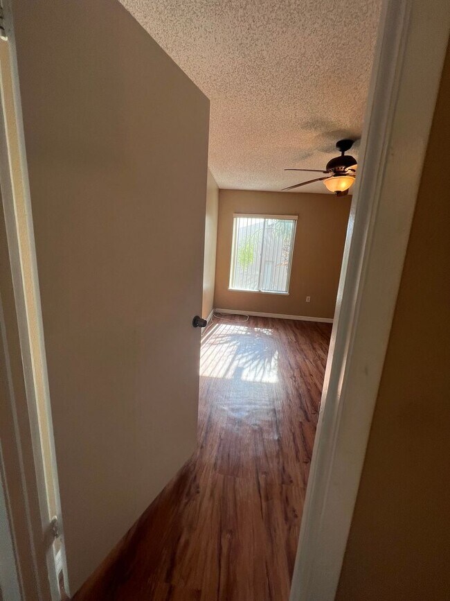 Building Photo - 618 Orange Dr