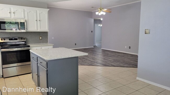 Building Photo - 3 br, 2 bath House - 10610 Boston Ave