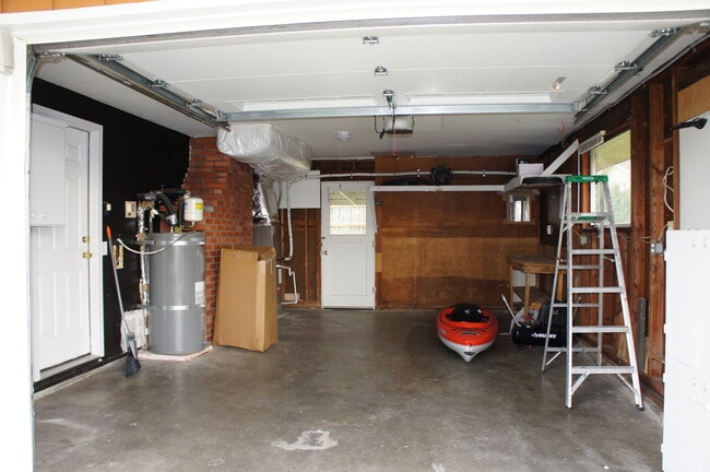 Building Photo - 952 NE Netlam Ln