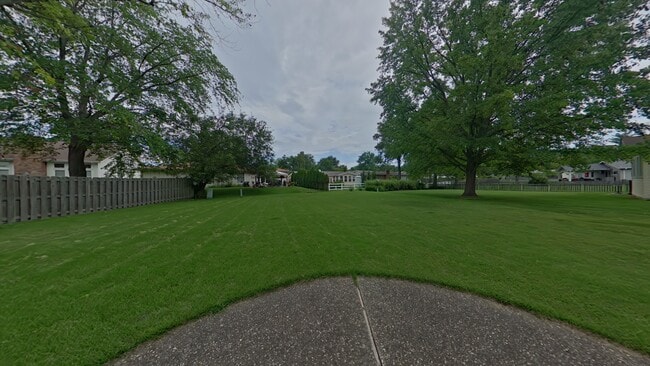 Building Photo - 14355 Rainy Lake Dr